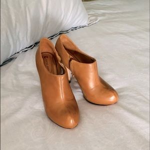 Corso Como leather platform high heel shoot size 8 tan